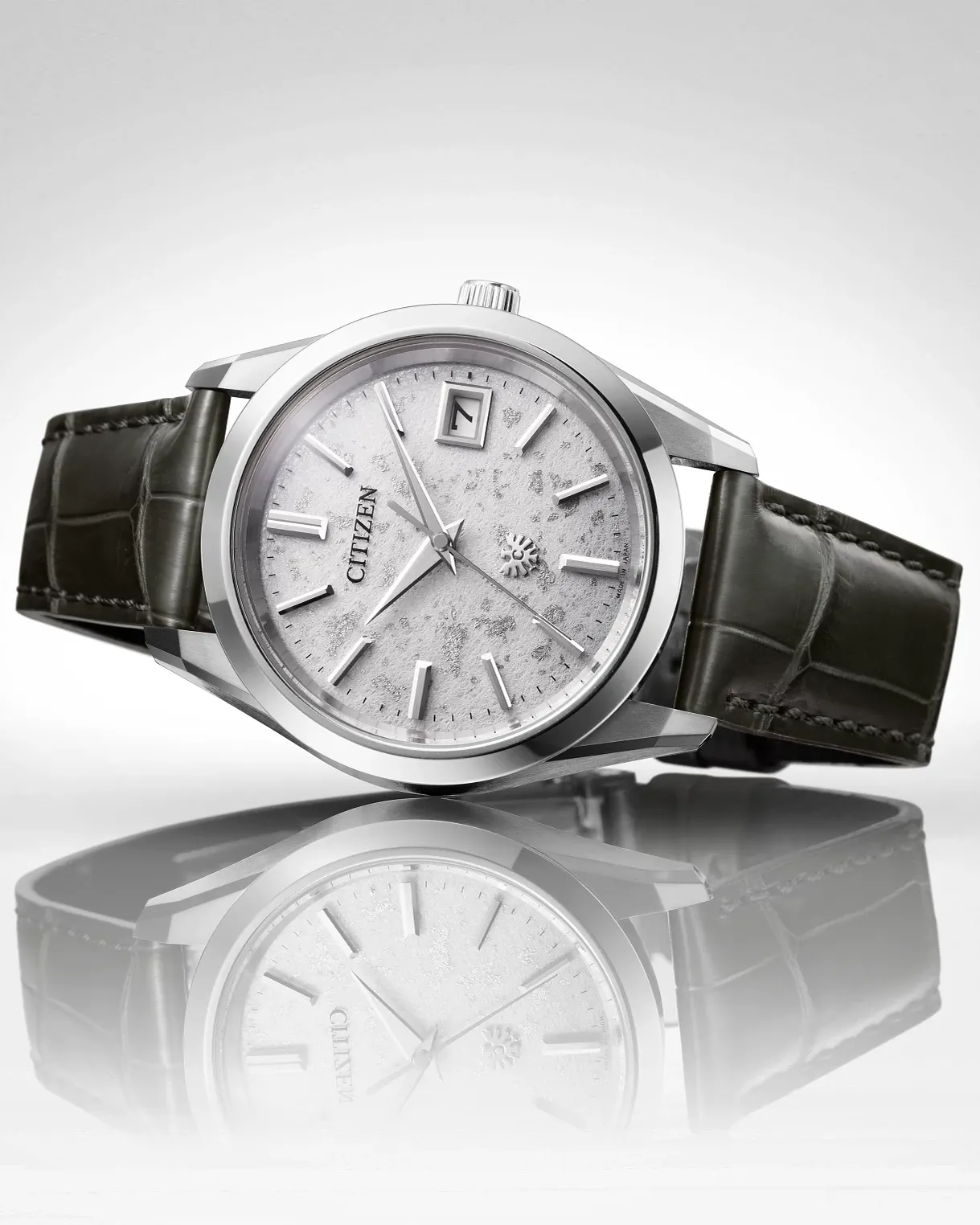 The CITIZEN White Dial Crocodile Strap AQ4100-22A | CITIZEN